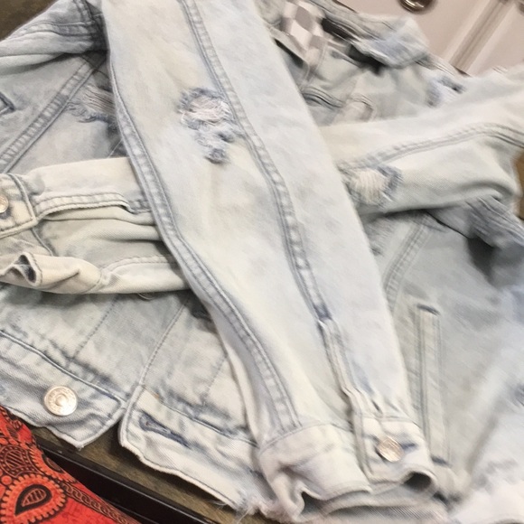 PacSun Faded Blue Distressed Denim Jacket - Picture 6 of 12